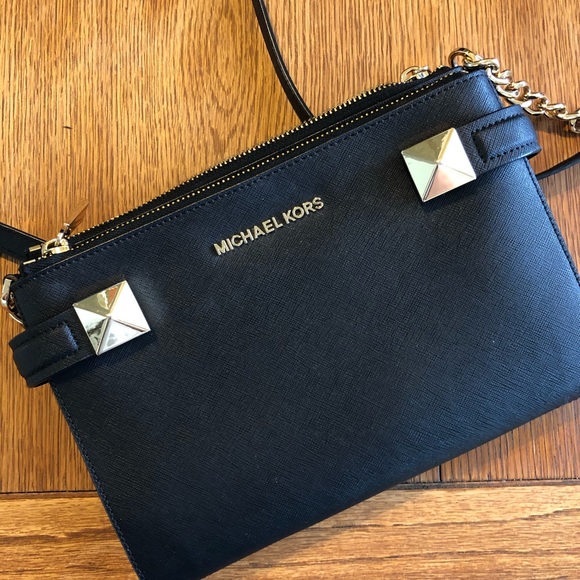 Michae Kors Karla Purse - Picture 2 of 5